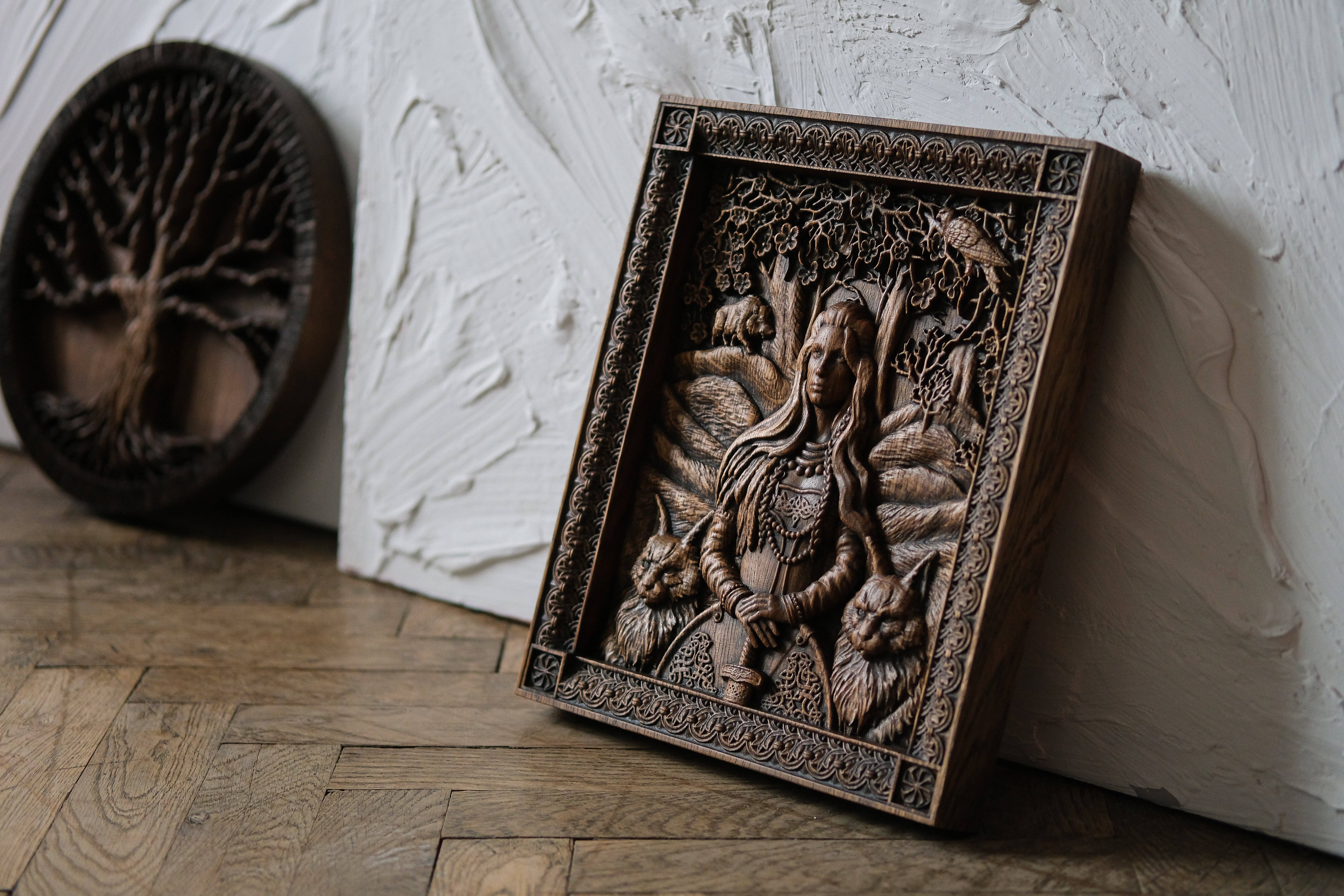 KozakWorkshop - Vente Décoration murale - Tableau mural en bois sculpté déesse scandinave Freyja2