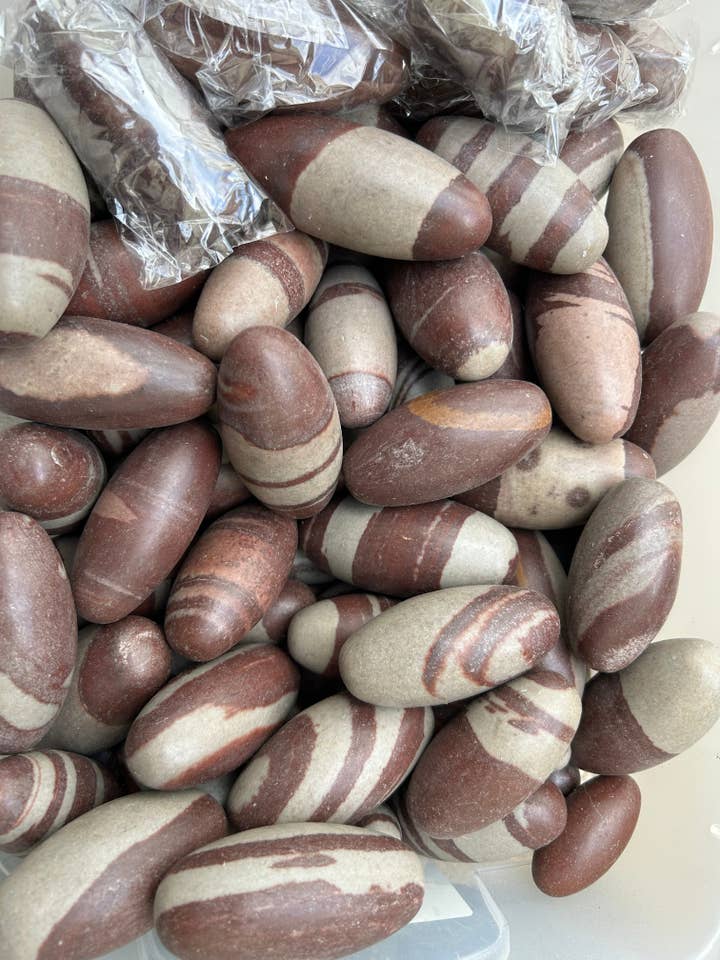 Lingam de Shiva en pierre naturelle pour la vente par Gemwise