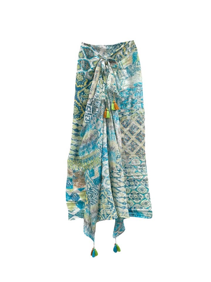 Sarong écharpe multi-usage à imprimé patchwork artisanal pour la vente par Subtle Luxury