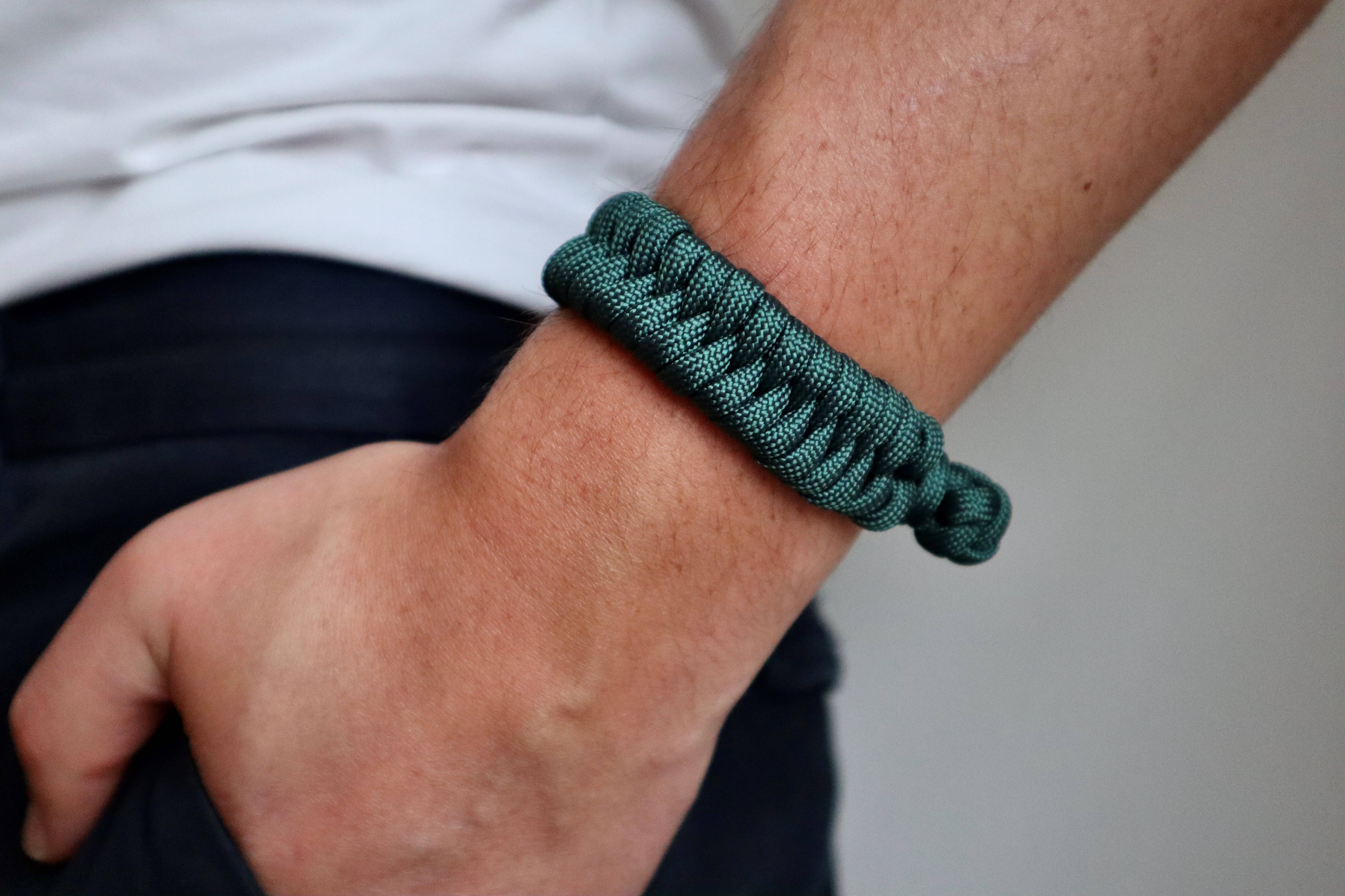 Chic Le Freak - Vendita all'ingrosso Bracciale in tessuto/intrecciato - Bracciale da uomo in paracord intrecciato verde militare2