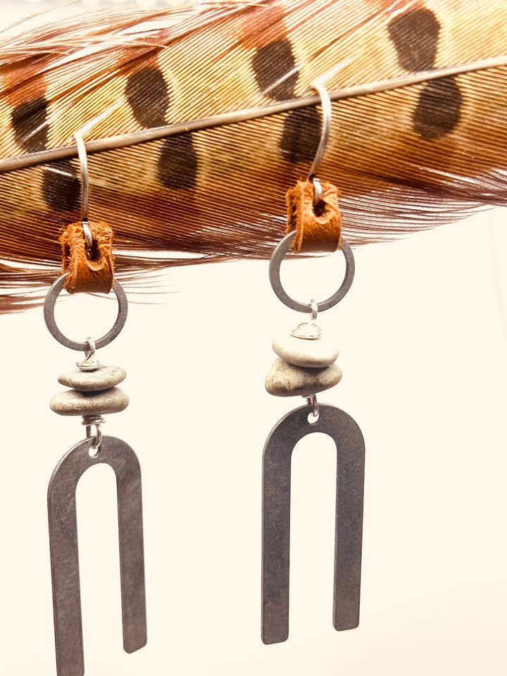 Horseshoe Rock læderøreringe for engroshandel hos Suzanna Garrett Designs