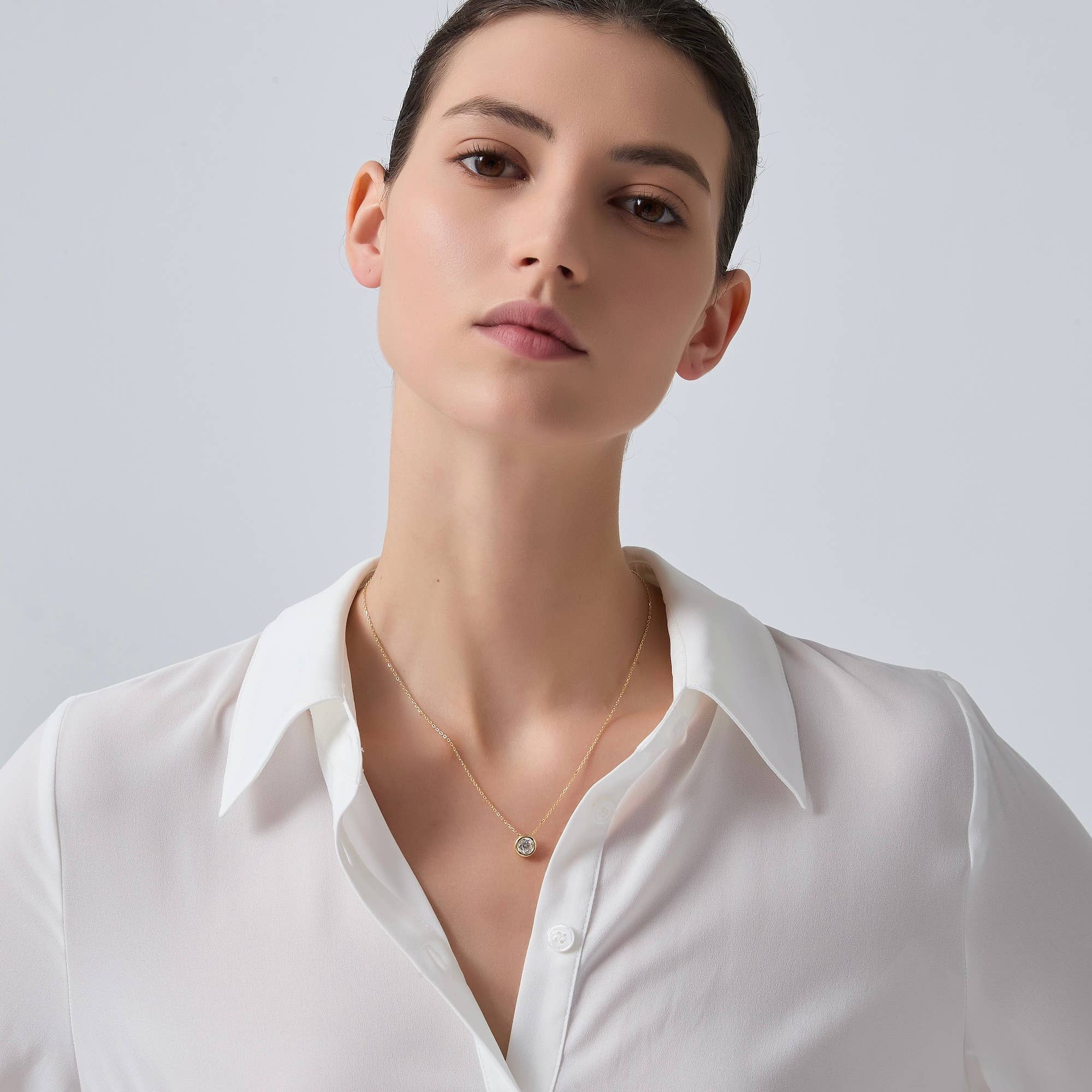 Perimade & Co. LLC – Colar pingente/pendente por atacado – Colar com Pendente Moissanite Redondo em Prata de 1ª Lei 9255