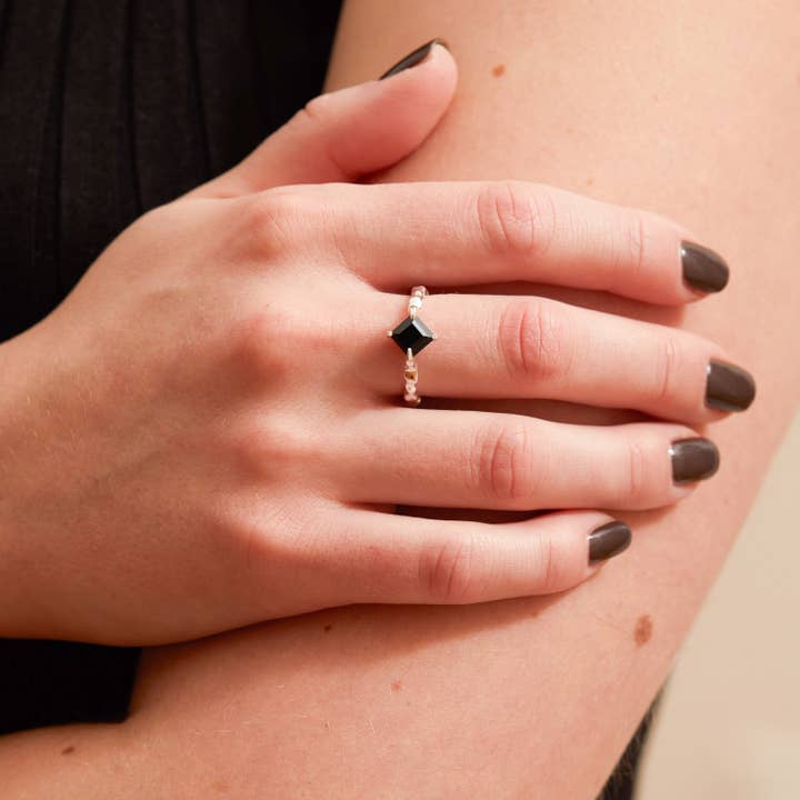 Shop Lausanne – wholesale Cocktail/Statement Ring – Onyx Stam Ring Silver1