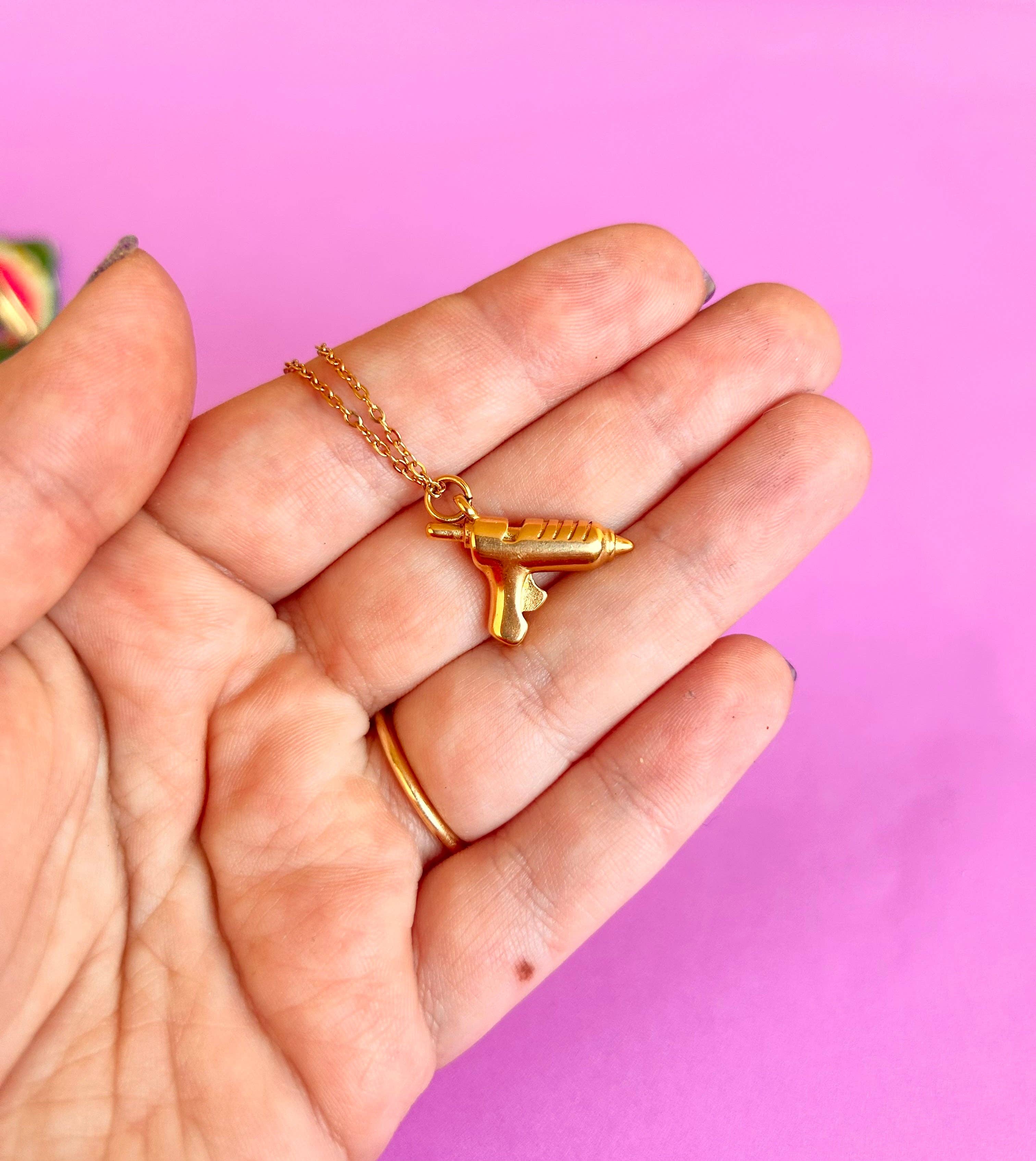 The Peach Fuzz – Großhandel Kette mit Anhänger/Charm – Halskette mit Heißklebepistole10