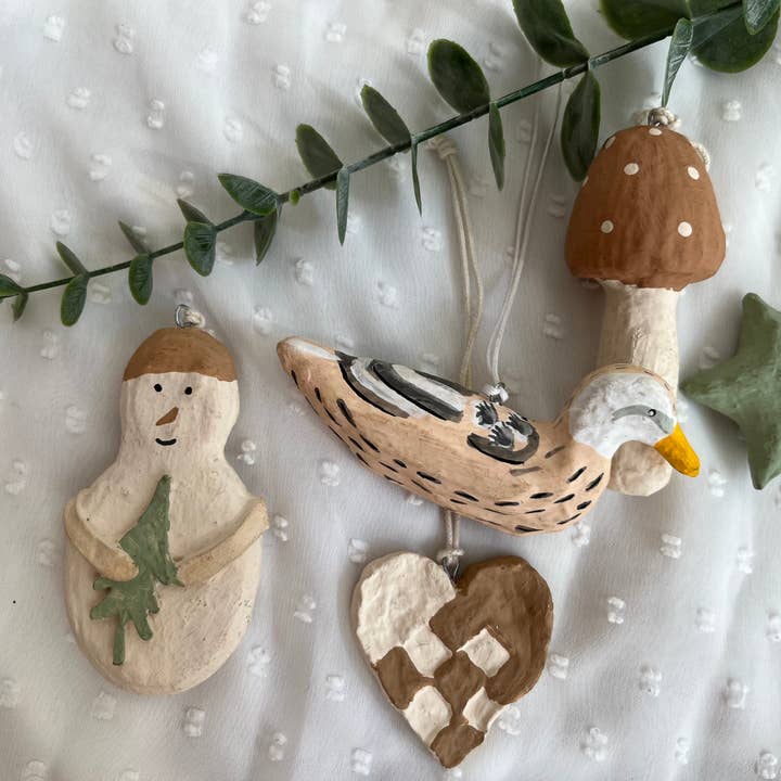 Handmade Woven Christmas Heart Ornament – Brown Finish for wholesale by XO Handcraft