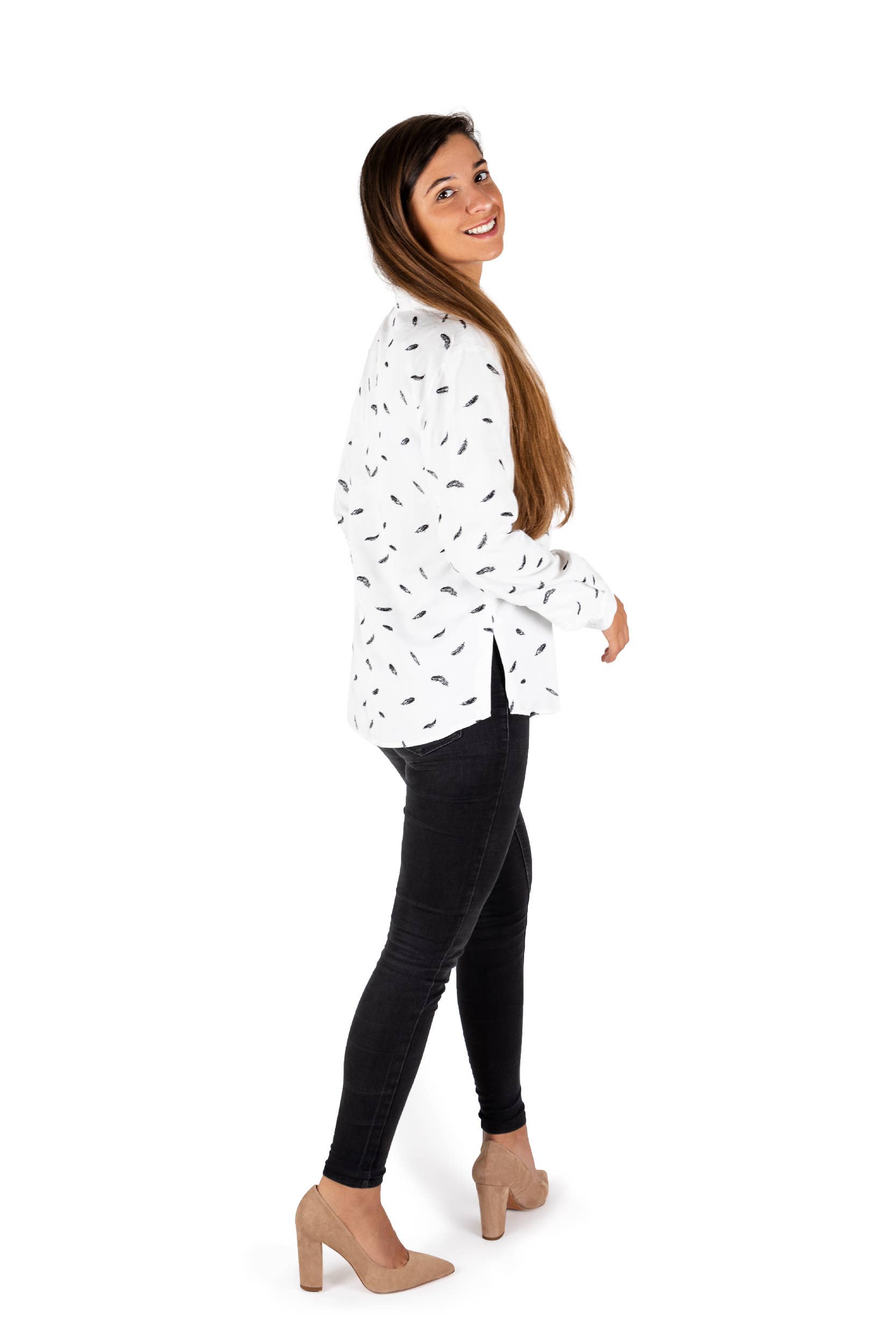 Preto Camisa feminina Aude com bordado de penas e botões para venda a revendedores na Faire2