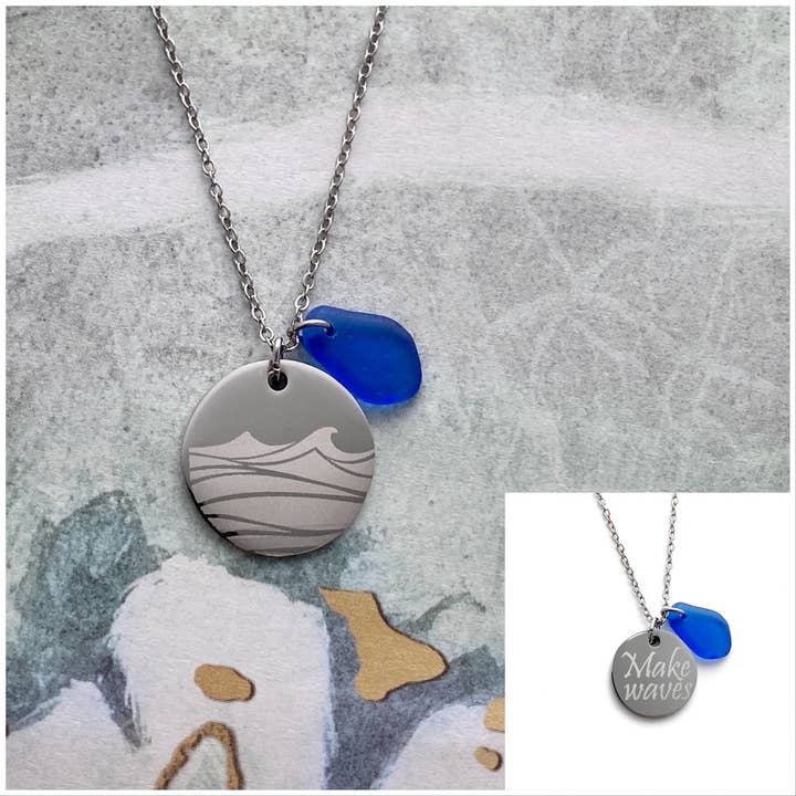 Collier de plage en verre « Make Waves » pour la vente par My Captured Journey