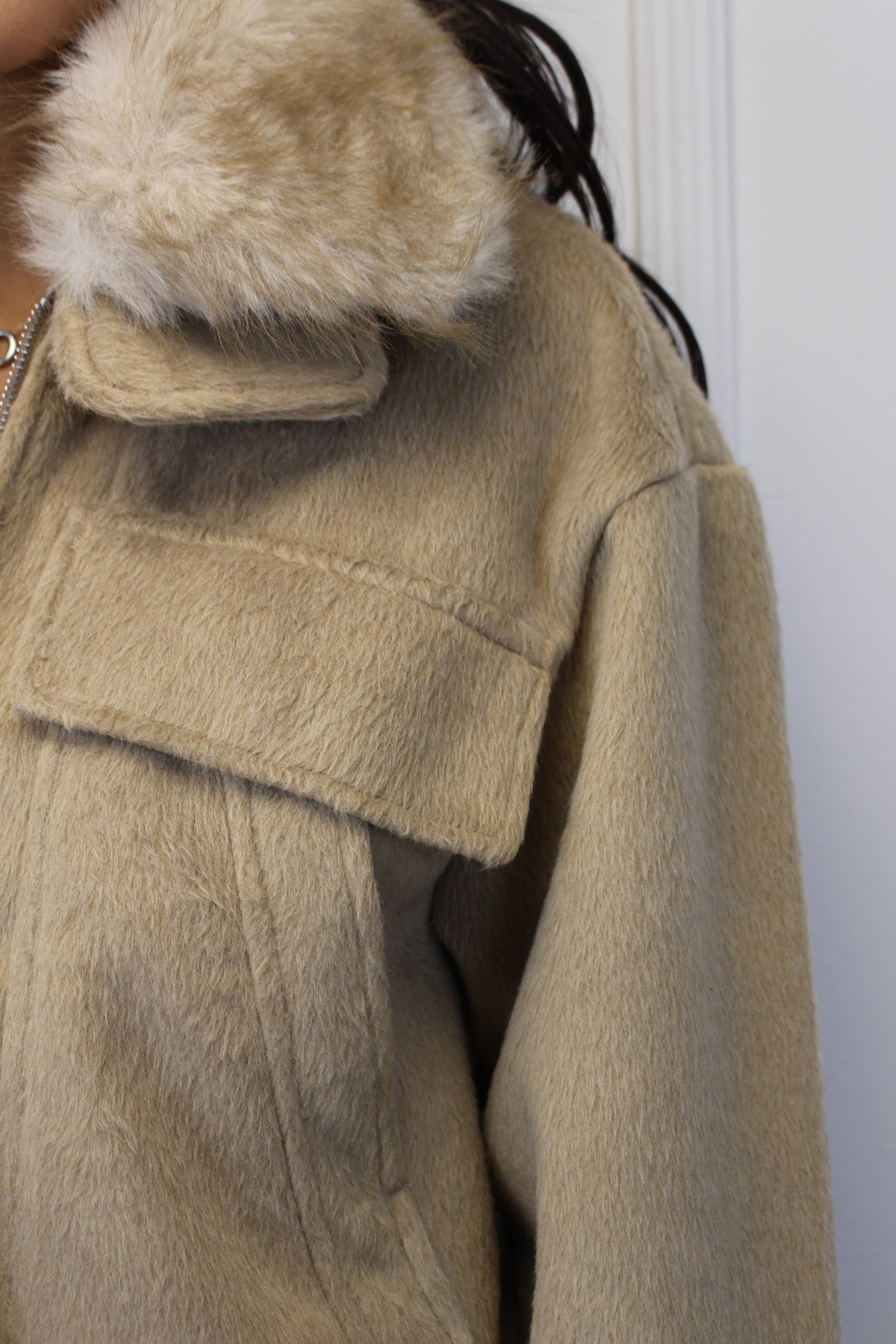 Chilli Girl Collection – wholesale Fur/faux fur coat – Women's – Faux fur collared coat with zip 2