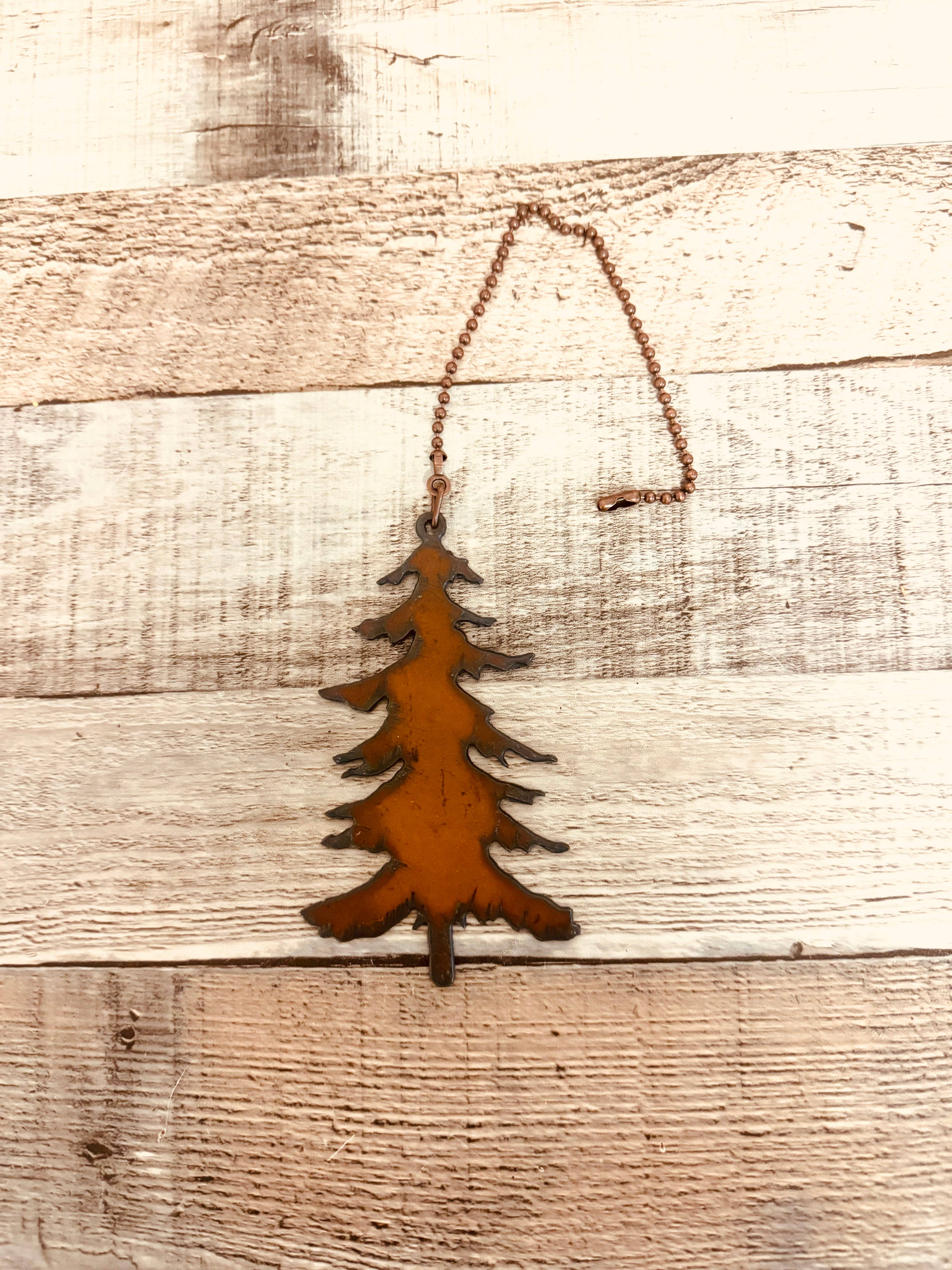 Universal Ironworks USA - Venta al por mayor Adornos - Tirador de Ventilador de Techo Rústico Emporium Pine Tree Lodge