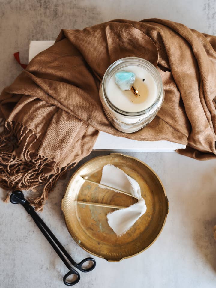 Soul's Anthem Candle för wholesale av White Horse Candle Co.