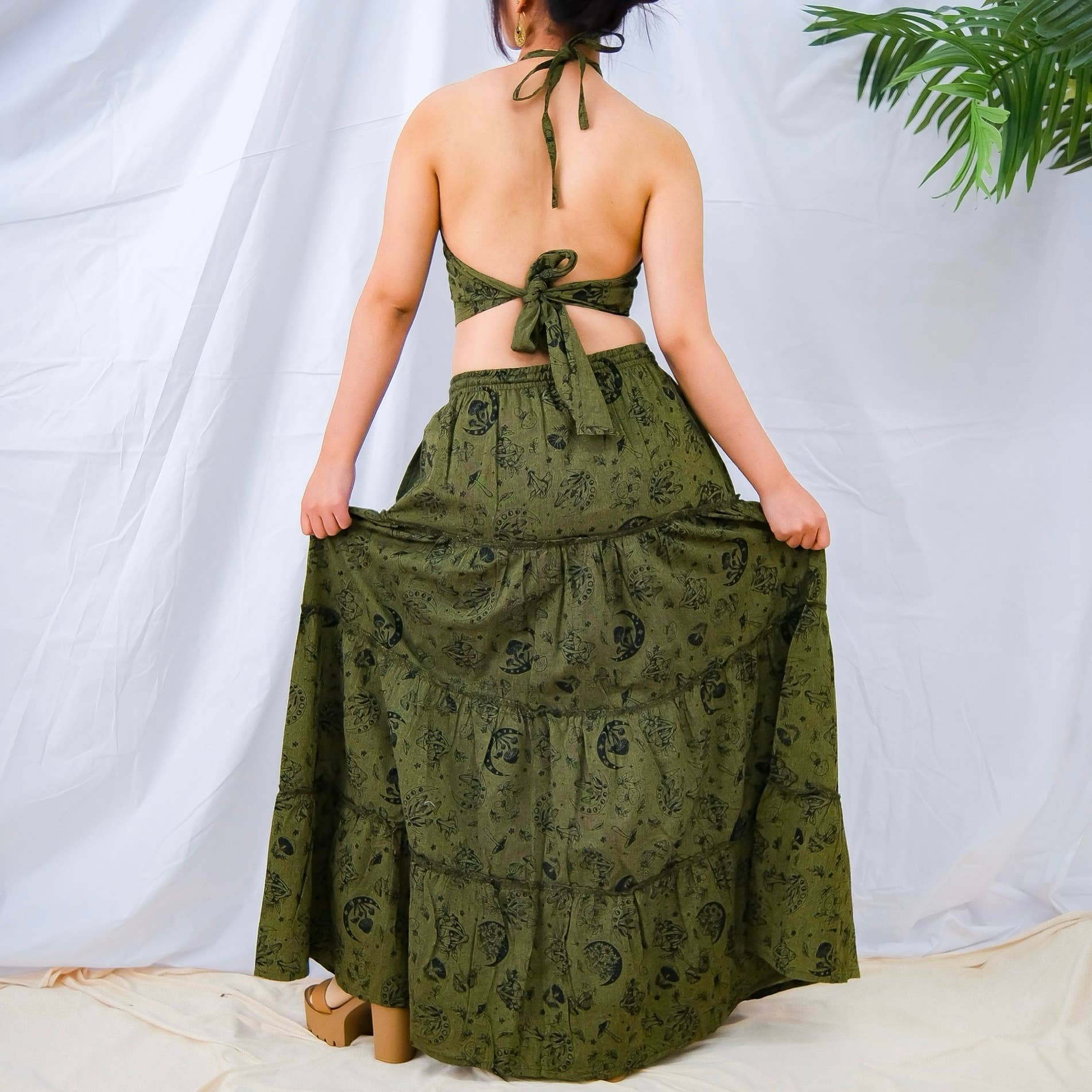 Karma Nepal Crafts – Conjunto de top e saia - Mulher por atacado – Saia longa rodada em algodão com babados, bolsos e top halter10