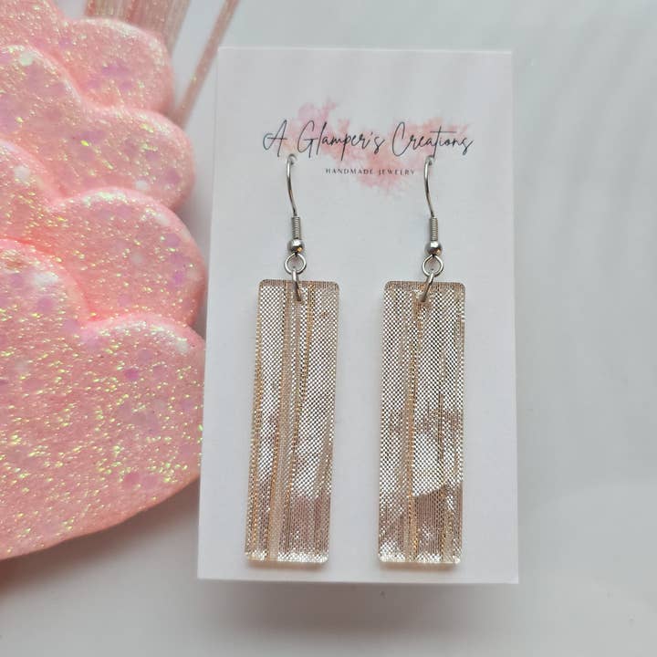 Champagne Acryl Bar Oorbellen - BEPERKTE BESCHIKBAARHEID voor wholesale door A Glamper's Creations LLC