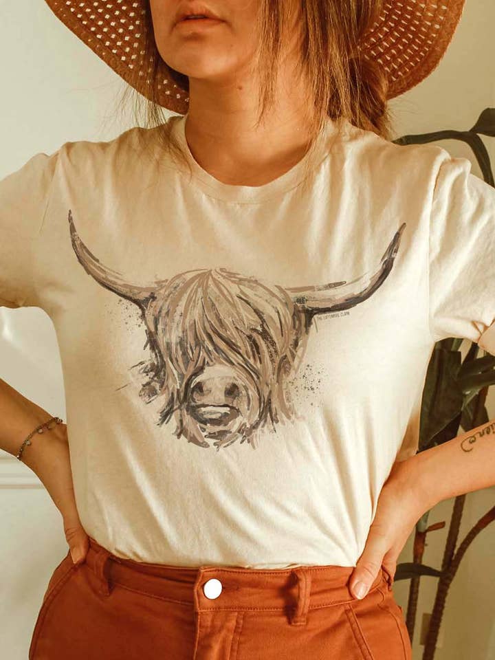 Vache des Highlands dessinée à la main - CRÈME pour la vente par THE LATTIMORE CLAIM