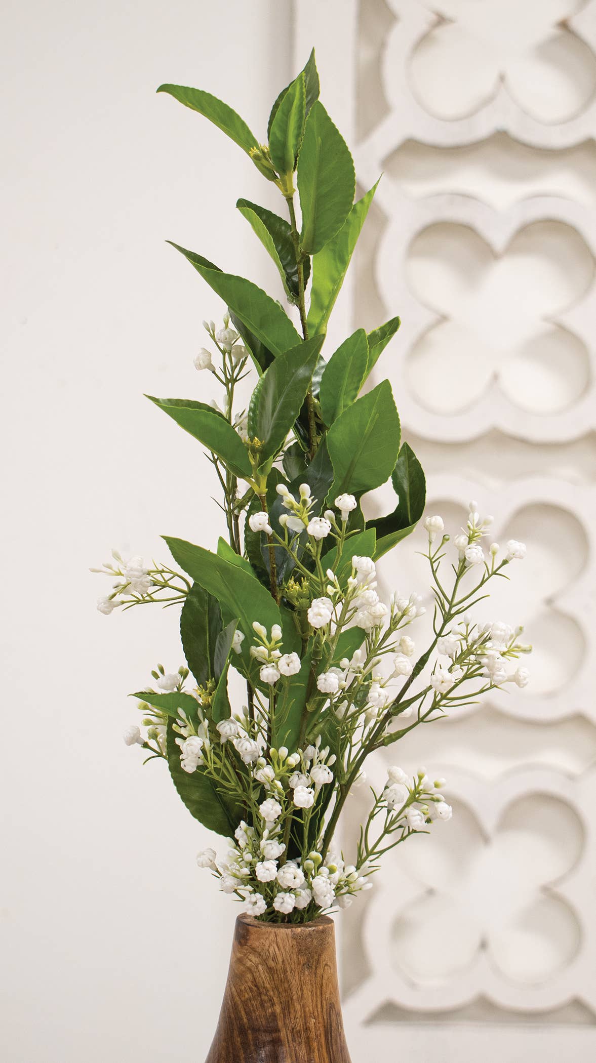 Saybrook Lane - Wholesale Artificial Flowers - Lush Green Laurel Spray - 27.5"H3