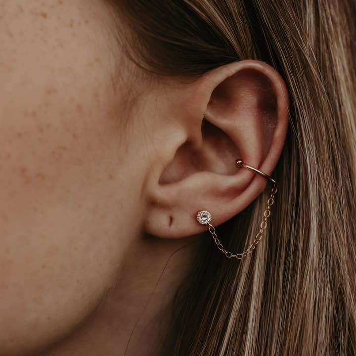 A Worthy Brand – wholesale Earcuff-örhängen – Örhängen med öronmanschettkedja - diamantstift med kedja till manschett