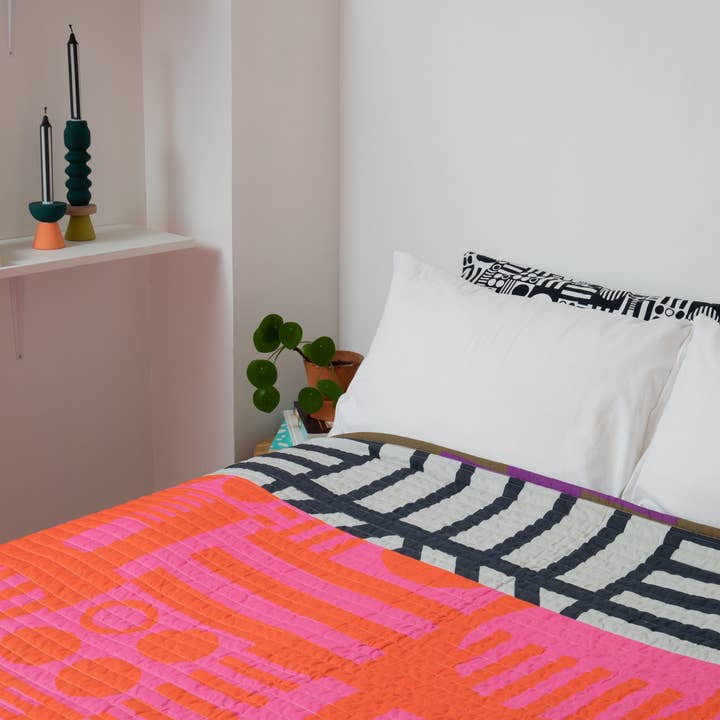 Irregular Sleep Pattern – wholesale Throw blanket – Reversible Quilted Throw in Hot Grape9