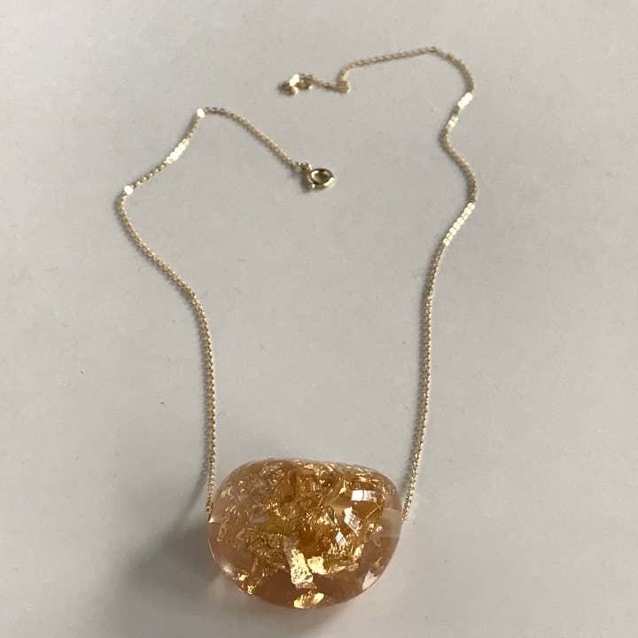 Belart Fair Trade - Vendita all'ingrosso Collana con ciondolo/pendaglio - Ciondolo singolo Tagua Pod Nube realizzato a mano in eco-resina1