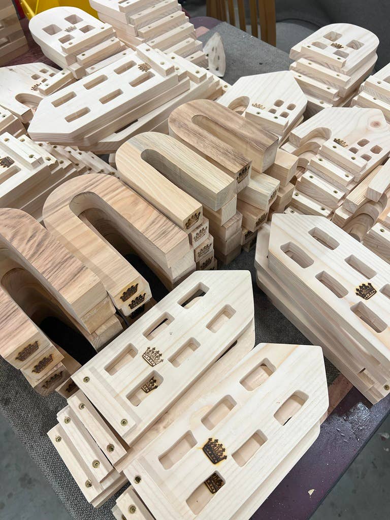 Crowned Free – wholesale Decorative tabletop object – Abode House - Made by Survivors3