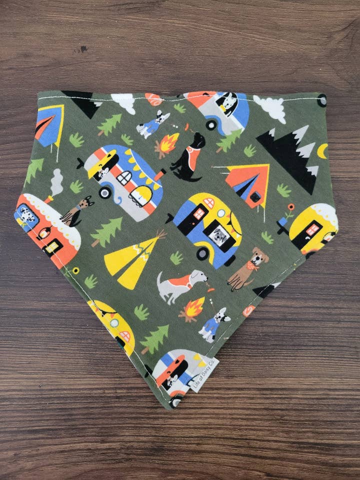Camp Woof-bandana voor wholesale door Life of Daisy Co.