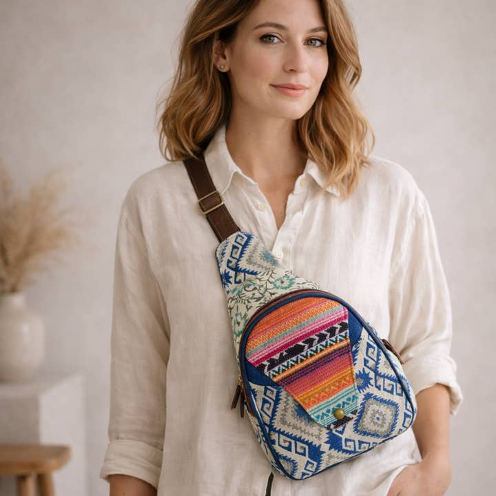 Mues Upcycled Canvas- und Leder-Bauchtasche | Handgefertigt für den Großhandel von Hopofly Bags