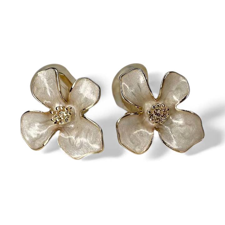 Vierbladige Bloem Clip-on Oorbel in Ivoor & Goud voor wholesale door Last True Angel