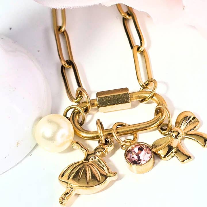 Collana Regolabile Personalizzata con Ciondolo in Oro a Forma di Moschettone Ballerina per la vendita all'ingrosso da parte di The Silver Diva