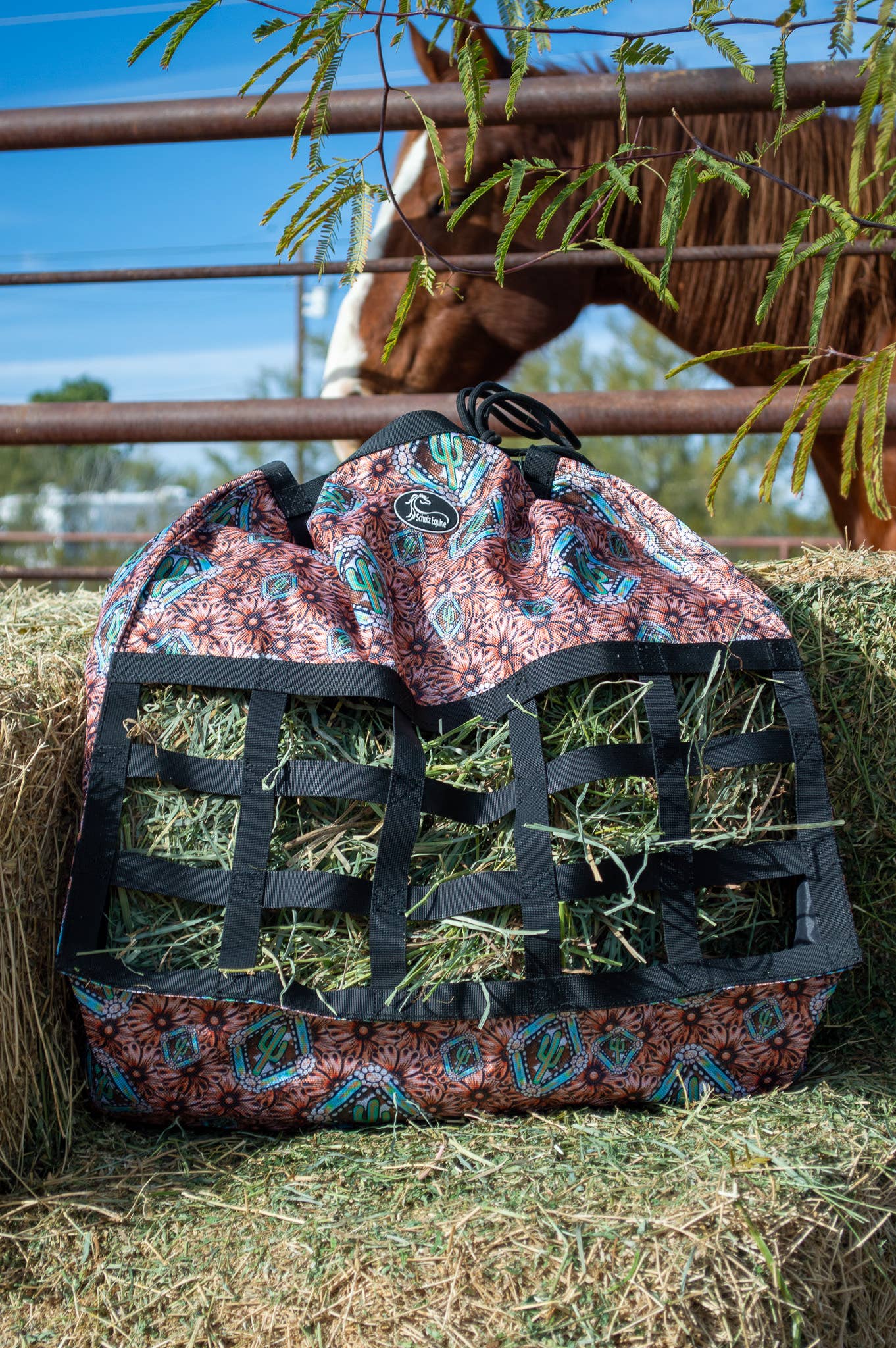 Schulz Equine - Vente Équipement d’équitation - Sac à foin Happy Trailer en nylon 600D résistant2