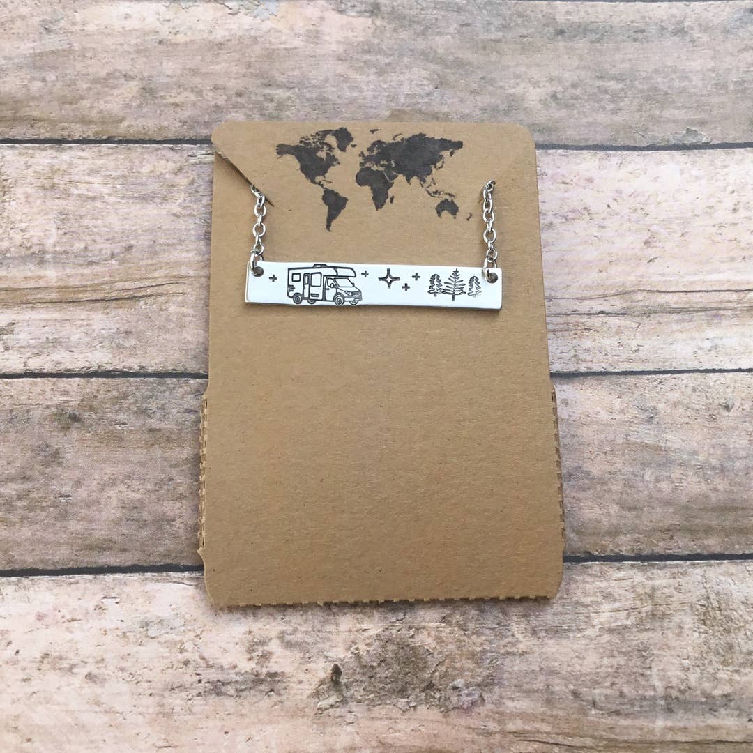 Jamie Haley Designs – wholesale Hänge-/berlockhalsband – Fritidsfordon, camping bar halsband i silverfärg1