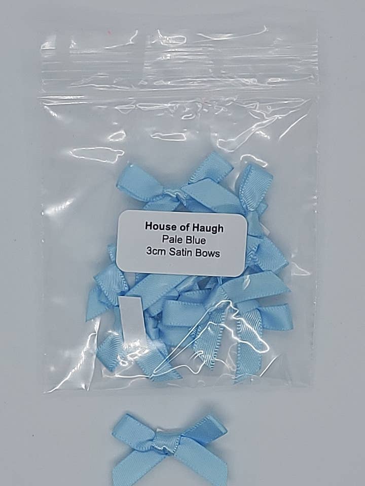 Nœuds en satin bleu pâle 10 x 3 cm pour la vente par House of Haugh Craft Supplies