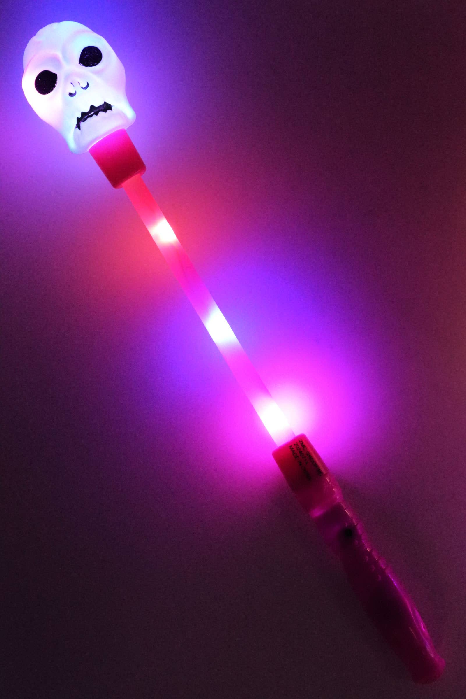 ASSORTI Bâton lumineux tête de citrouille crâne d'Halloween en vente sur Faire3