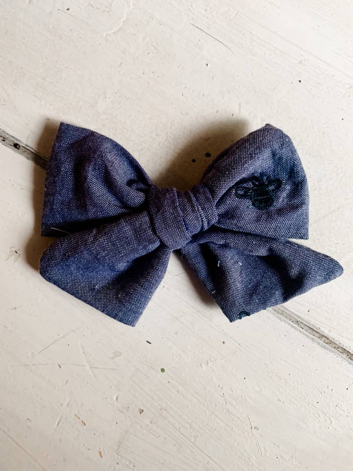 Bee Kind Denim Bomull Paisley Bo för wholesale av All About That Bow