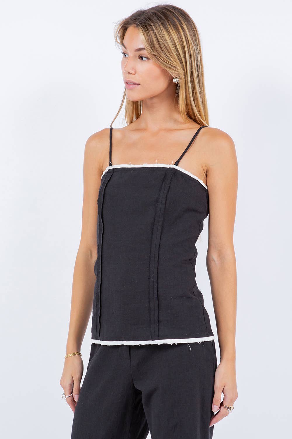 Whiteroom+Cactus – wholesale Blus - Dam – KONTRAST ÄRMLÖS TOPP10