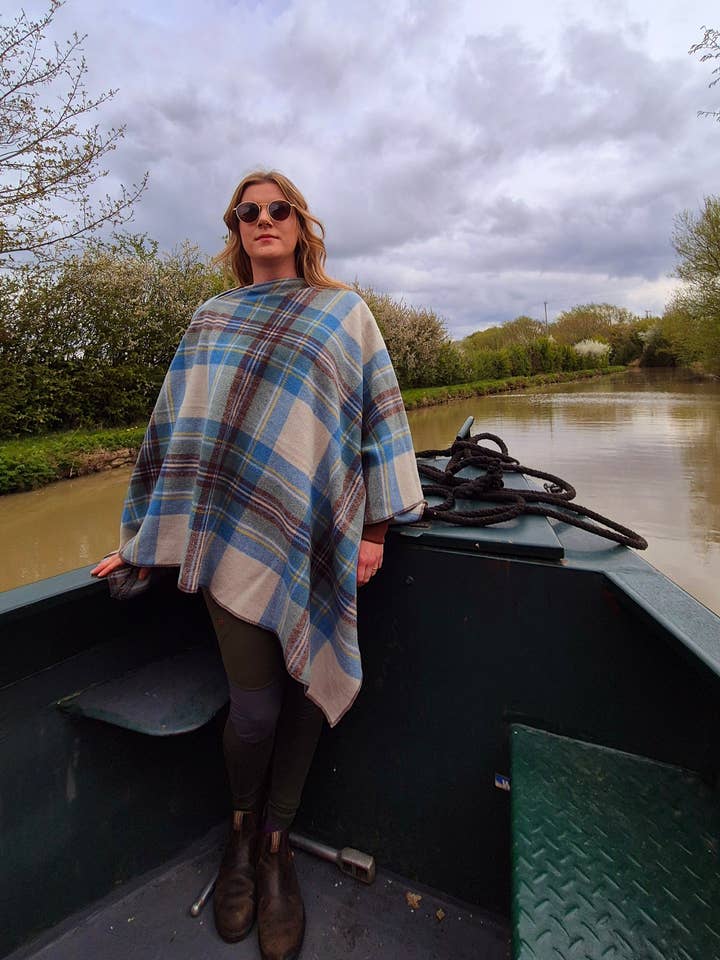 Journeyman Handcraft – wholesale Poncho – Men′s – Wool Poncho1