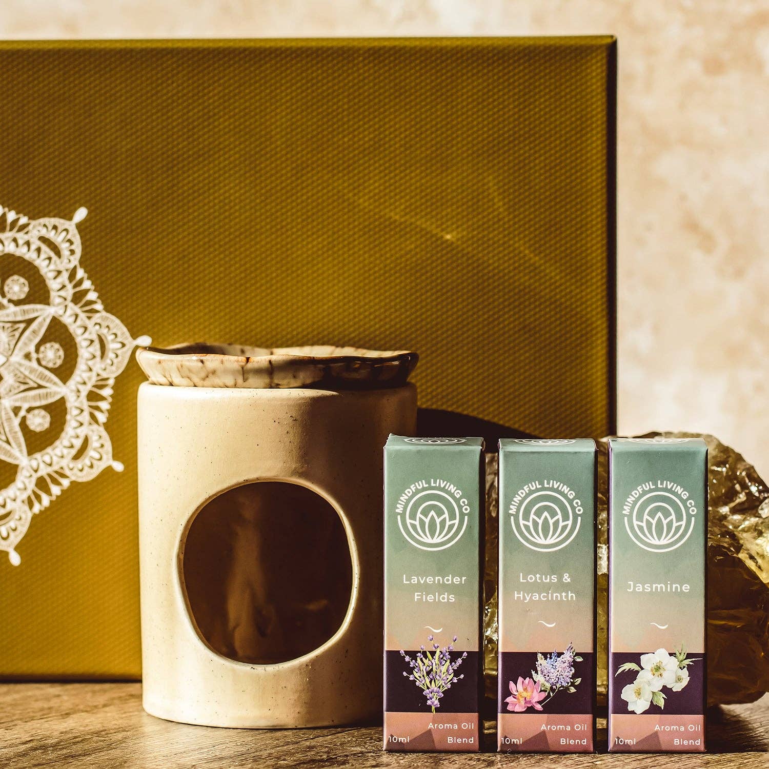 Mindful Living Co. - Wholesale Oil Warmer - Ceramic oil warmer with 3 fragrance oils2