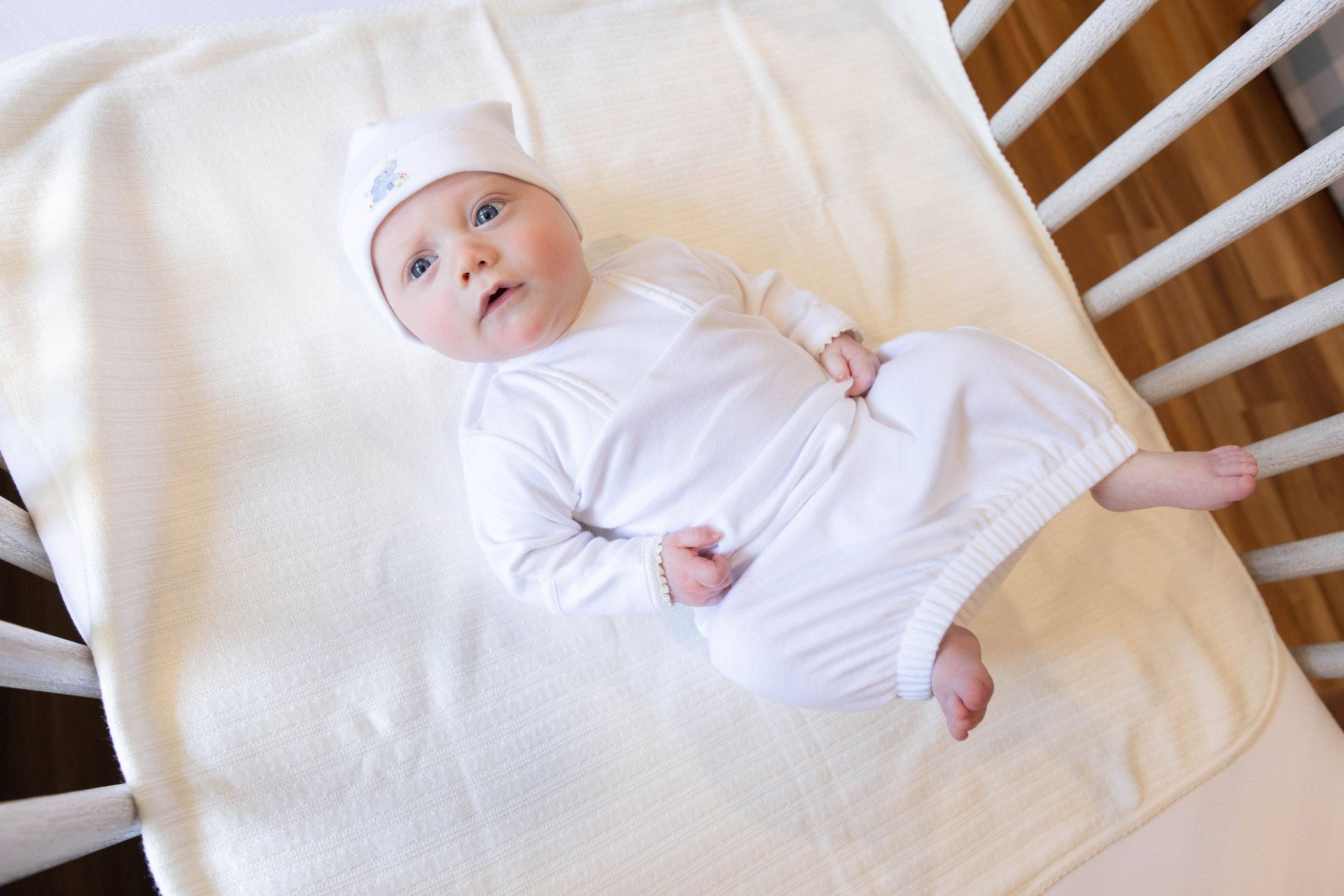 The Yellow Lamb – Großhandel Babykleid – Baby – Ellis Daygown - Strick aus ägyptischer Baumwolle - Cremefarben3