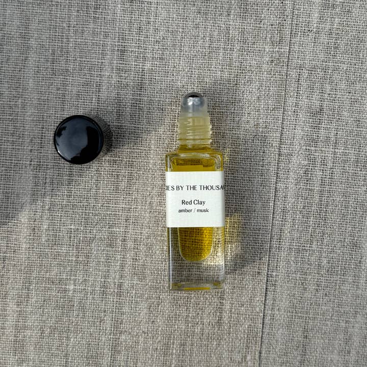 Huile de parfum à l'argile rouge, à l'ambre et au musc pour la vente par Species by the Thousands