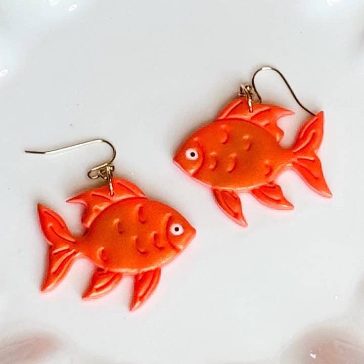 Goldfish Design | Håndlavet | Letvægts | Ler for engroshandel hos Nelly Rose Jewelry