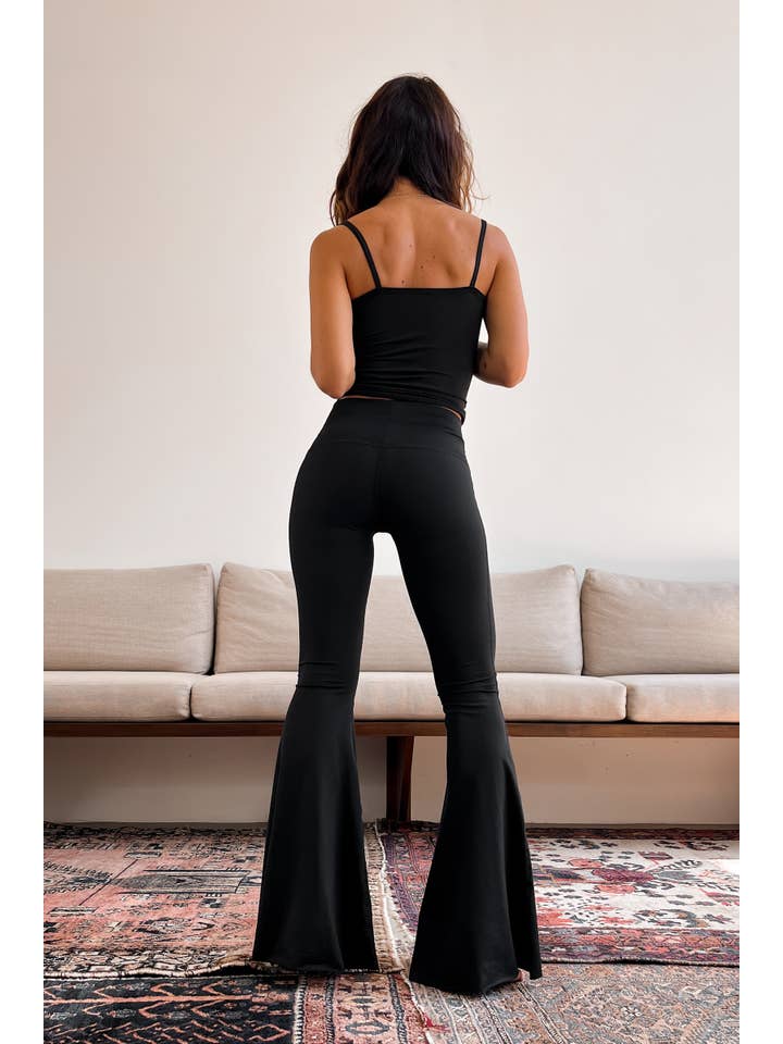 Teeki Boutique + WithLove USA Made ~ Wholesale - Vendita all'ingrosso Pantalone - Donna - Con Amore ♡ Pantaloni a Zampa Neri a Vita Alta e Corti6