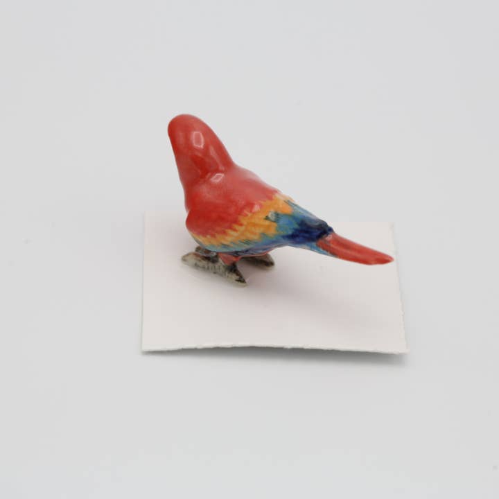 Little Critterz – wholesale Decorative figurine – Scarlet Macaw Porcelain Miniature1