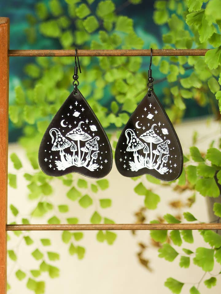 Pendientes de acrílico negros | Joyería Trippy Celestial Mushroom para venta al por mayor de Ragavon