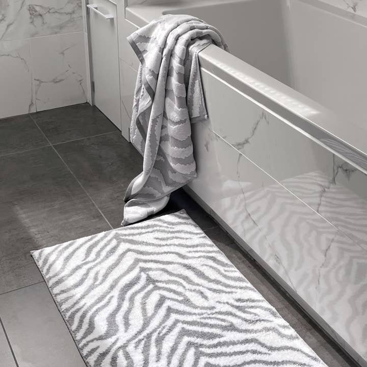 Allure Bath Fashions – wholesale Handduksset – Zebra Print Skulpterade Handdukar i Lyx Bomull - Vit/Grå3