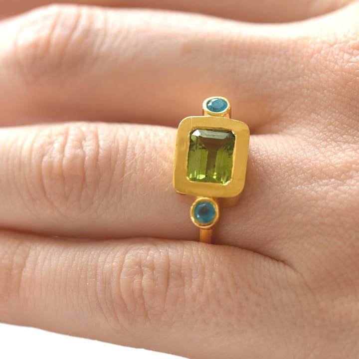 Gem Bazaar Jewellery - Wholesale Cocktail/Statement Ring - Irish Green Ring; peridot ring with apatite side stones