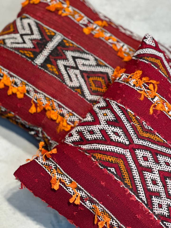 Cuscini ZEMMOUR con nappe arancioni 45/45 per la vendita all'ingrosso da parte di SOUK in the CITY