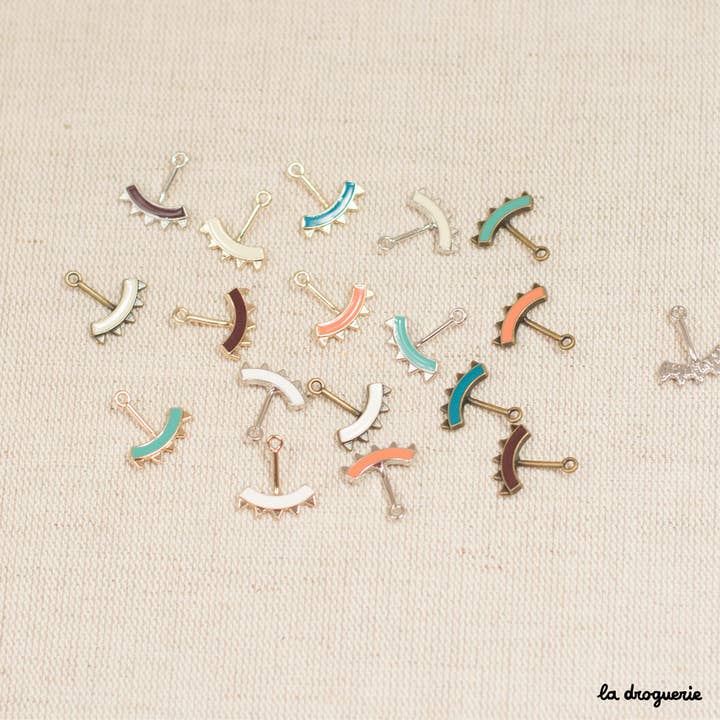 LA DROGUERIE – Großhandel Perlen – Kleines emailliertes Wappen 17 x 15 mm17