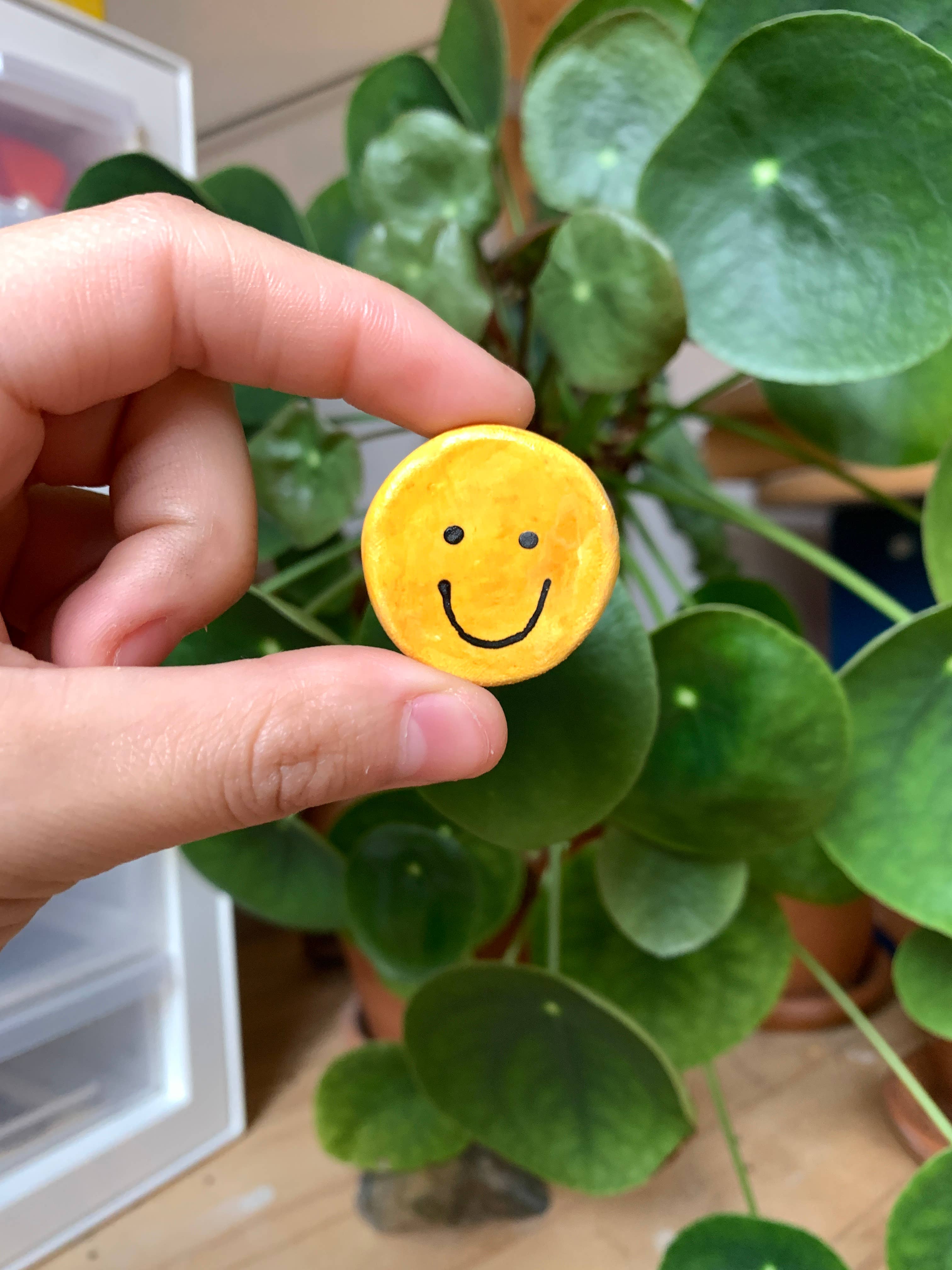 Howdy Ceramics – Íman por atacado – Íman Smiley Face Amarelo | Frigorífico Magnet