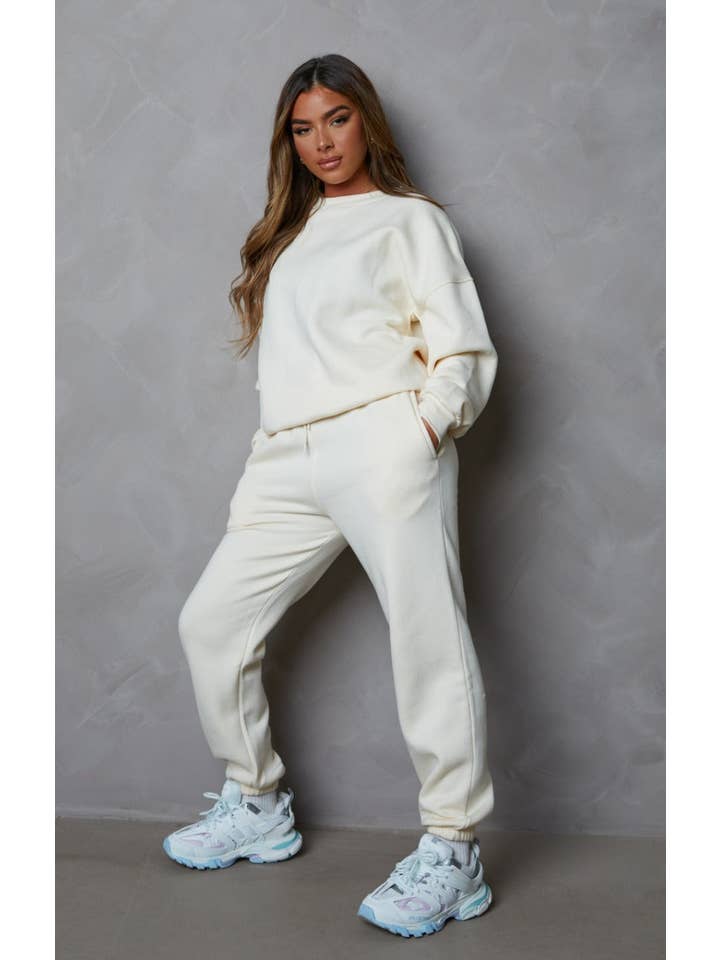 Femme Luxe - Wholesale Lounge set – Women's - Cream Oversized Crew Neck Sweatshirt Cuffed Joggers Loungewe10
