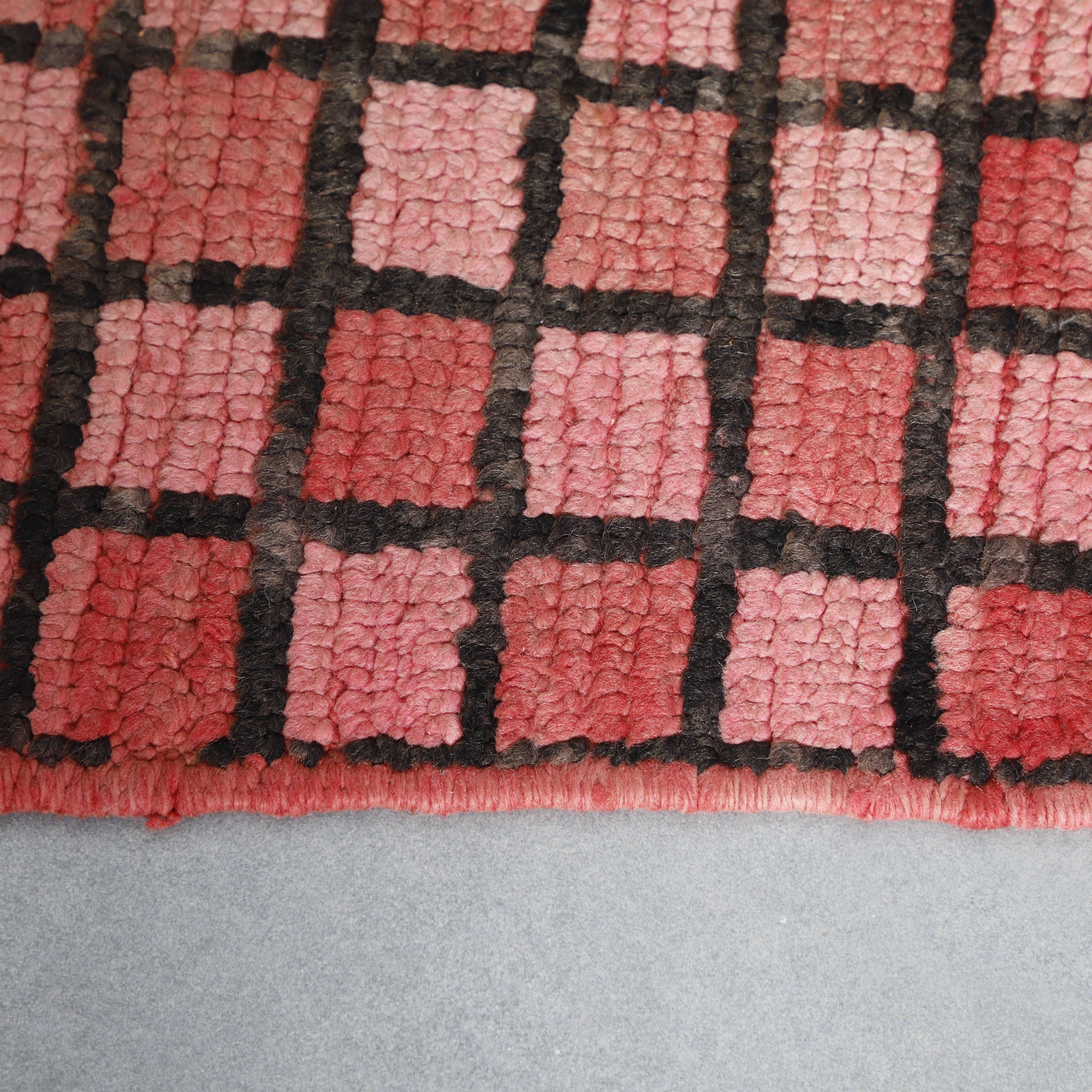 MUSMUSRUGS - Wholesale Area Rug - Pink Checkered Moroccan Wool Rug – Berber Grid Design5