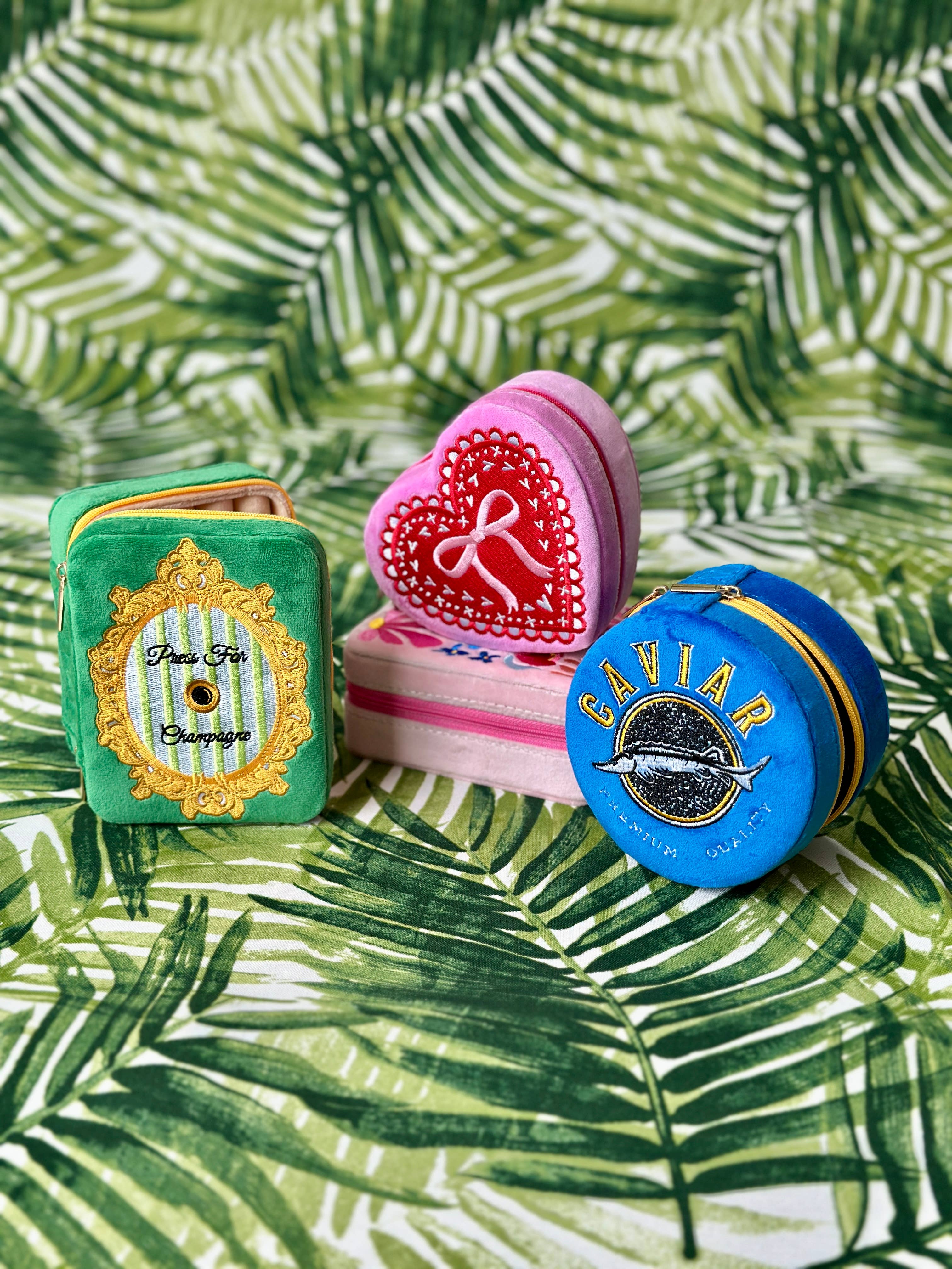 Living Royal - Wholesale Travel Container - Velvet Jewelry Zip Case / Organizer - Heart Shaped w/ Bow5