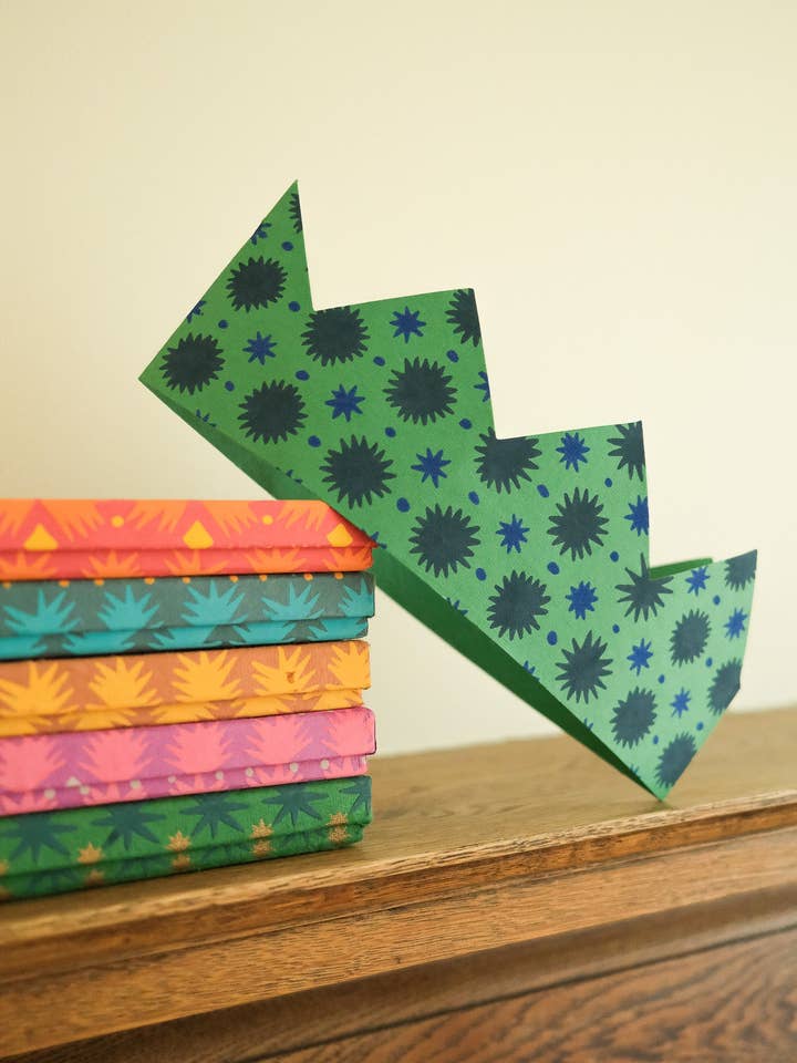 UK/UE: Corone di Celebrazione per la vendita all'ingrosso da parte di East End Press