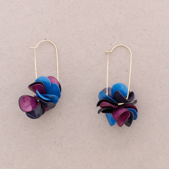 Orecchini a cerchio pendenti Petalos per la vendita all'ingrosso da parte di Sonata